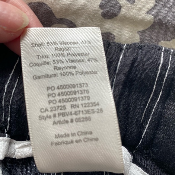 Wilfred Aritzia | Cropped Ankle Pants | size XS | striped - Picture 9 of 11